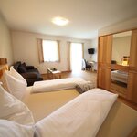 Photo of Twin room, bath, toilet, facing the garden