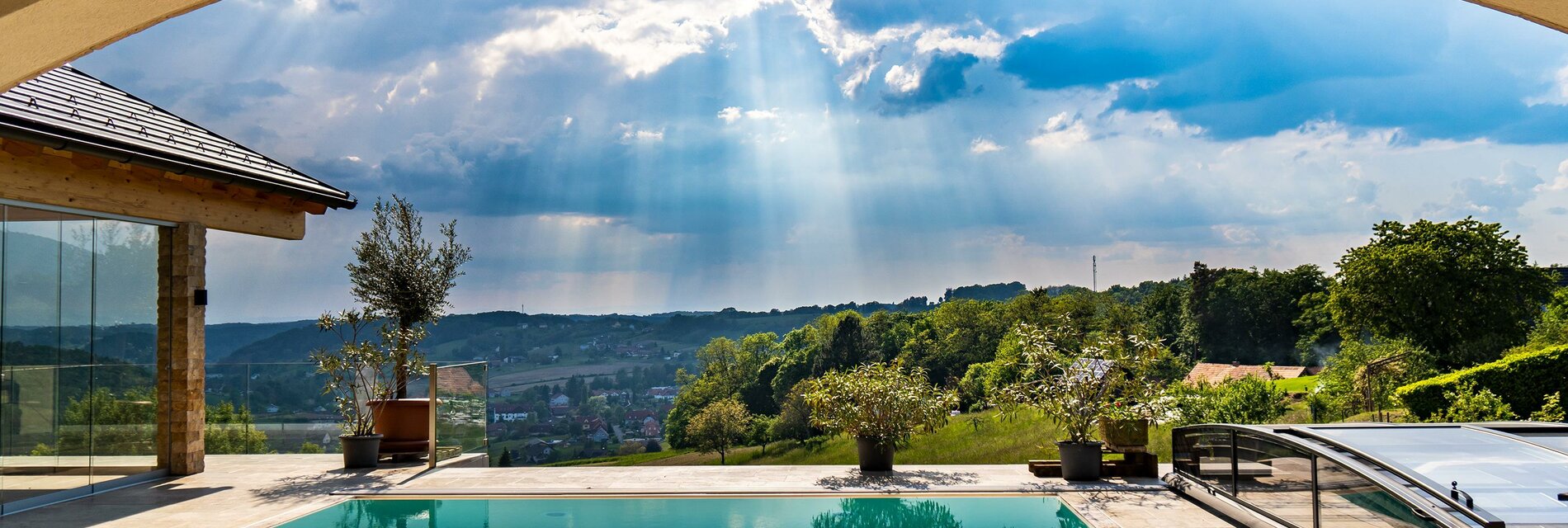 Ausssicht mit Pool vom Appartement