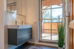 Villa Bellevue, Altaussee, washbasin