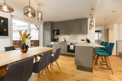 Essbereich und Frühstücksbar