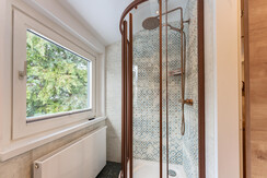 Dusche im Badezimmer 2