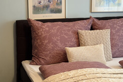 Schlafzimmer groß Ausschnitt Bett