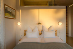 270°-naturparkzimmer-wurzenberg-bett