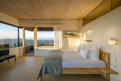 270°-naturparkzimmer-wurzenberg-panorama-bett