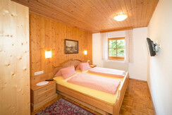 Waldhoamat_Appartement II_Schlafzimmer