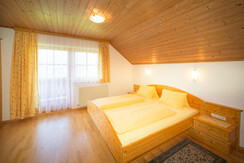 Waldhoamat_Appartement II_Schlafzimmer