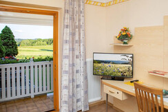 Einzelzimmer mit Balkon im Waldhof Mara