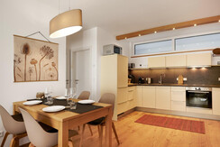 Wasserfall Lodge C2_Tauplitz_Küche und Essbereich