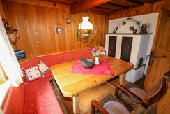 Anno1902 - Dining table in the parlour