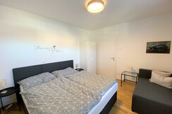 Zimmer Bettseite