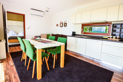 Wohnbereich und Küche WeinHAUS 04