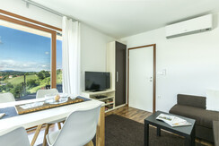 Wohnbereich und Aussicht WeinHAUS 02