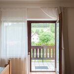 Photo of Double room, bath, toilet, balcony | © Weingut Deutschmann | Markus Deutschmann