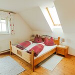 Photo of Twin room, shower, toilet, facing the countryside | © Weingut Hack-Gebell