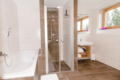 Wohnhaus DU_WC (2) verkleinert