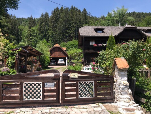 Eingang Tor zum Areal