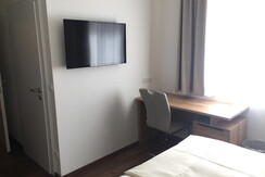 Wollsdorferhof_Schreibtisch TV_Oststeiermark