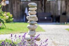 Wollsdorferhof_im Garten_Oststeiermark