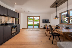 Alpenherzog Wohnküche -- Almadel