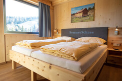Almresort Sommerschnee Zirbenholzbetten