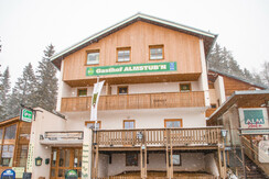 Almstube im Winter