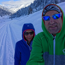 Sigrid und Kurt beim Winterwandern