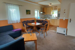 Küchenbereich mit Sitzecke