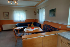 Küchenbereich mit Sitzecke