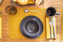 Alpenlodge, Bad Mitterndorf, Teller mit Besteck