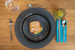 Alpenlodge, Bad Mitterndorf, Besteck mit Teller