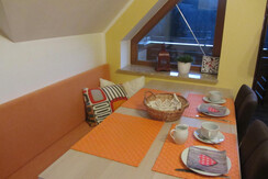 Annas Home Appartment Sebastian Esstisch