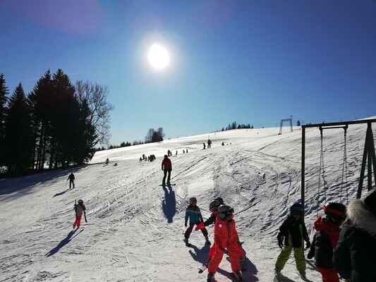 Piste mit Sonne (c) Annerlbauer