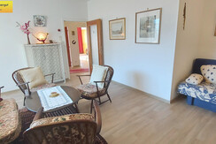 Wohn-Schlafraum Sitzgruppe TV Schlafcouch