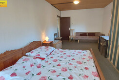 Schlafzimmer Doppelbett Schlafcouch