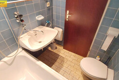 Badezimmer Badewanne WC