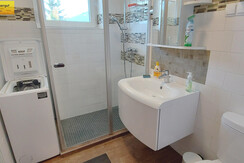 Badezimmer Dusche WC Waschmaschine