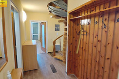 Vorraum Garderobe Wendeltreppe