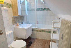 Badezimmer Badewanne WC
