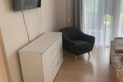 Apartment am Weinberg TV im Schlafzimmer