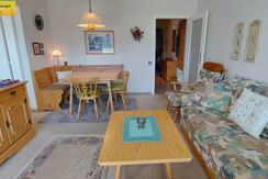 Wohn-Schlafraum Schlafcouch TV Essbereich