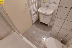 Badezimmer Badewanne Dusche WC