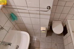 Badezimmer Badewanne Dusche WC