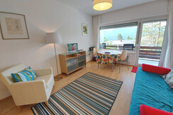 Wohn-Schlafraum Schlafcouch TV Essbereich