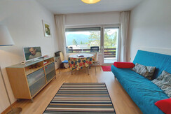 Wohn-Schlafraum Schlafcouch TV Essbereich