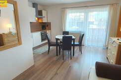 Wohn-Schlafraum Doppelcouch Küchenzeile