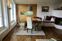 Blick zu Essbereich Appartement Finis