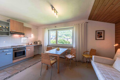 Wurzer Top 1 - gemütliche Wohnküche mit Sofa