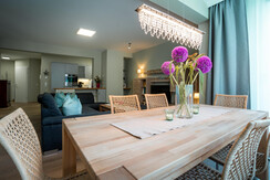 B7- Dining table and view to the kitchen