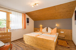 App Hochwurzen Schlafzimmer 1 mit Ostbalkon