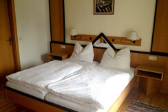 Doppelbett_Backhendlstation